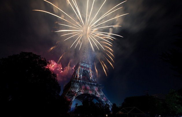 14-juillet-feu-artifice-phare-étoile-blanche---630x405---©-DR
